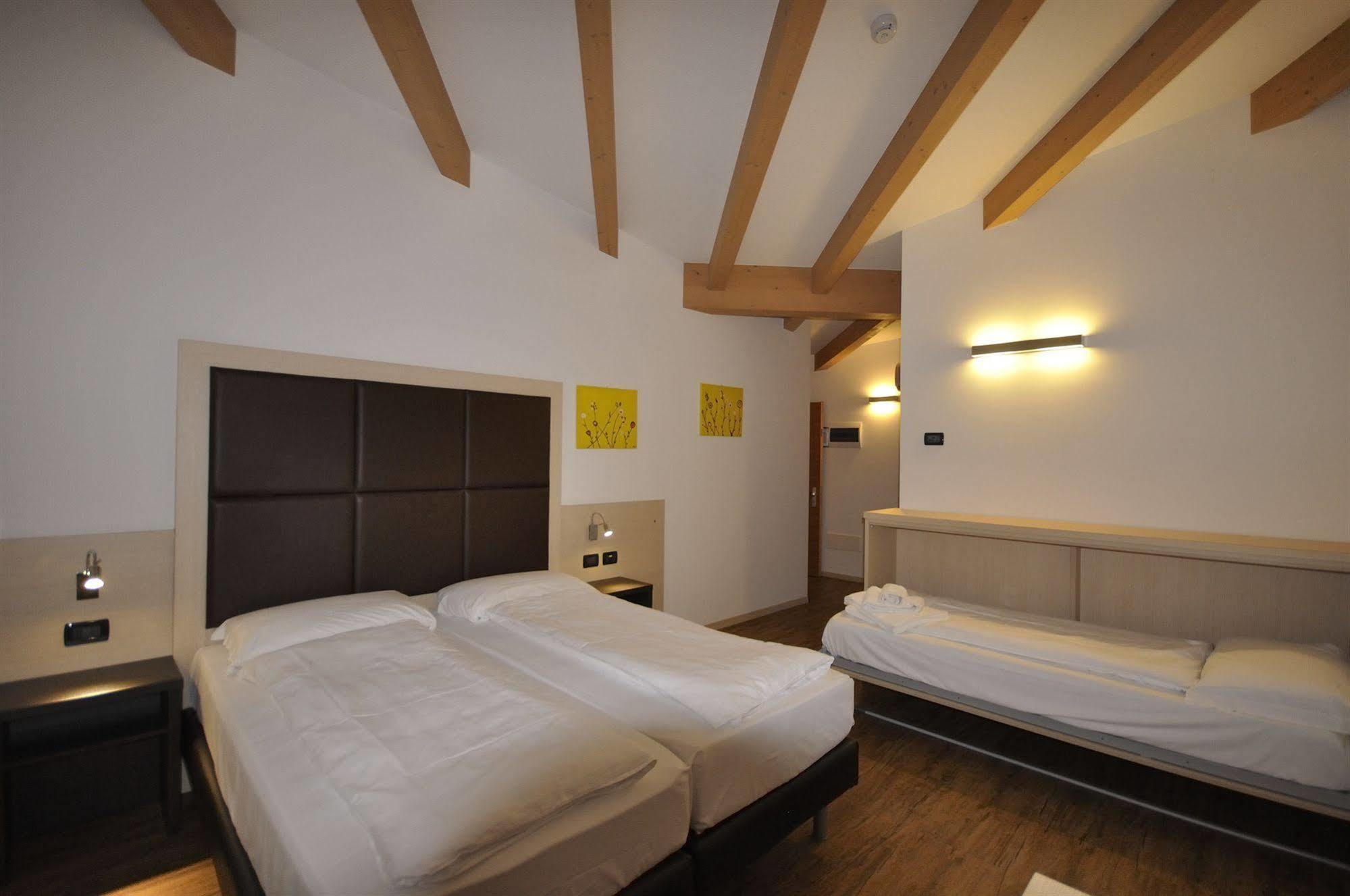 Villa Cameras Room And Breakfast Mori Exteriér fotografie
