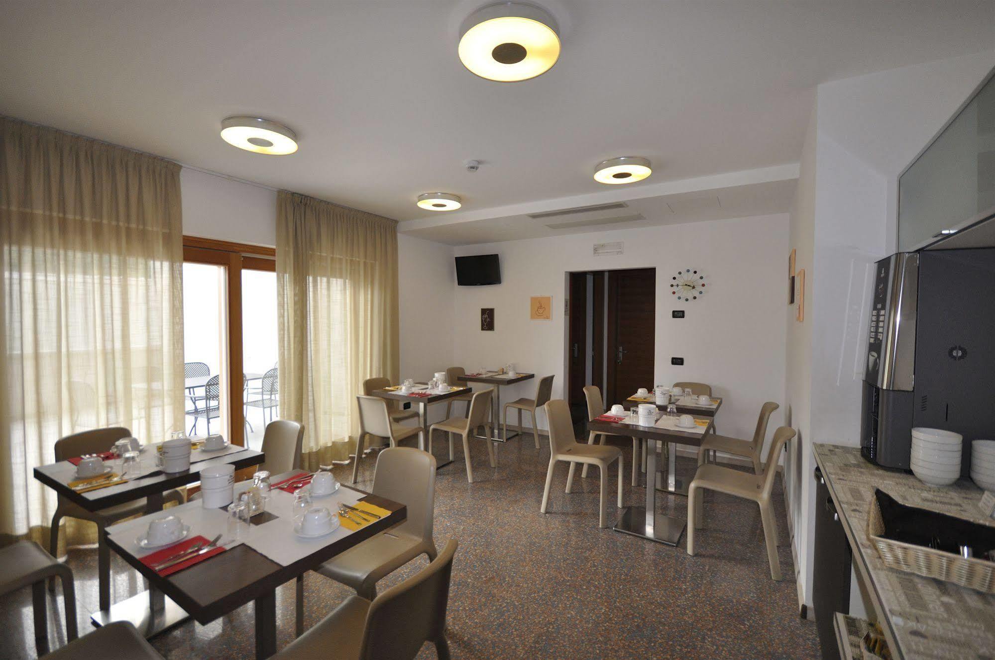 Villa Cameras Room And Breakfast Mori Exteriér fotografie